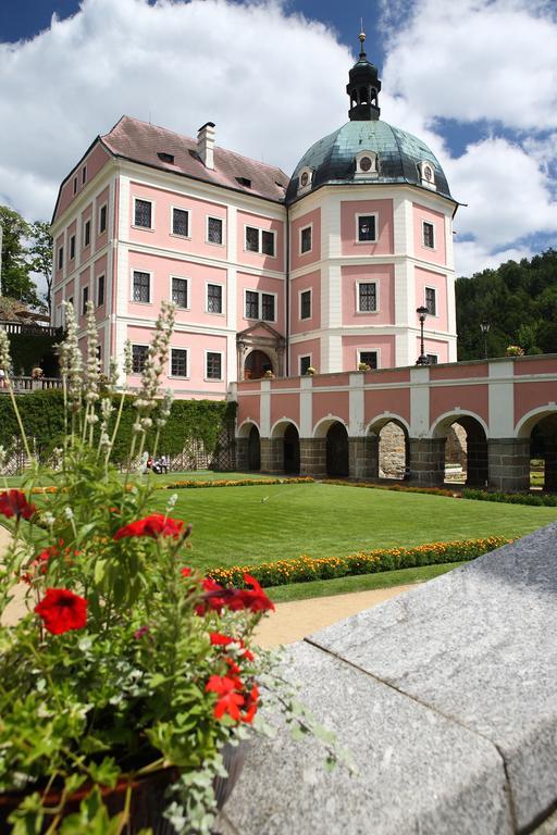 Hradni Basta Hotel Bečov nad Teplou Buitenkant foto
