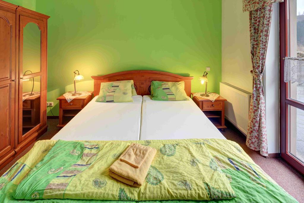 Hradni Basta Hotel Bečov nad Teplou Buitenkant foto