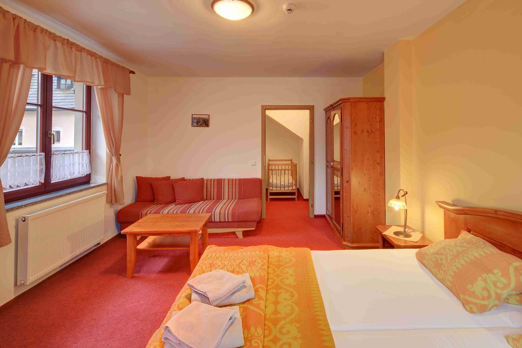 Hradni Basta Hotel Bečov nad Teplou Buitenkant foto