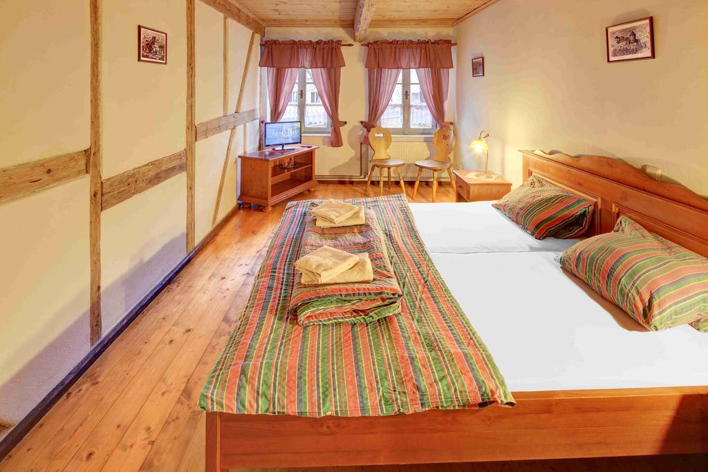 Hradni Basta Hotel Bečov nad Teplou Buitenkant foto