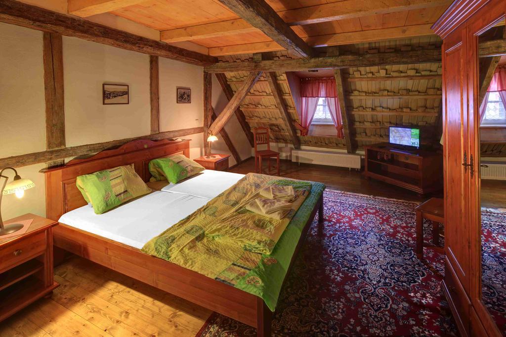 Hradni Basta Hotel Bečov nad Teplou Buitenkant foto