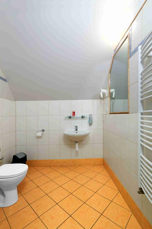 Hradni Basta Hotel Bečov nad Teplou Buitenkant foto