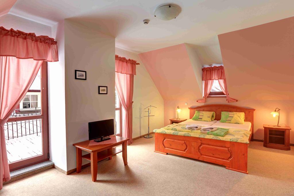 Hradni Basta Hotel Bečov nad Teplou Buitenkant foto