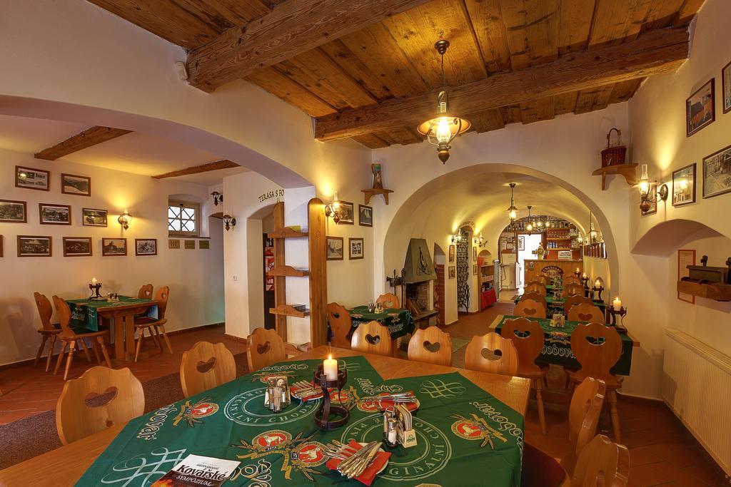 Hradni Basta Hotel Bečov nad Teplou Buitenkant foto