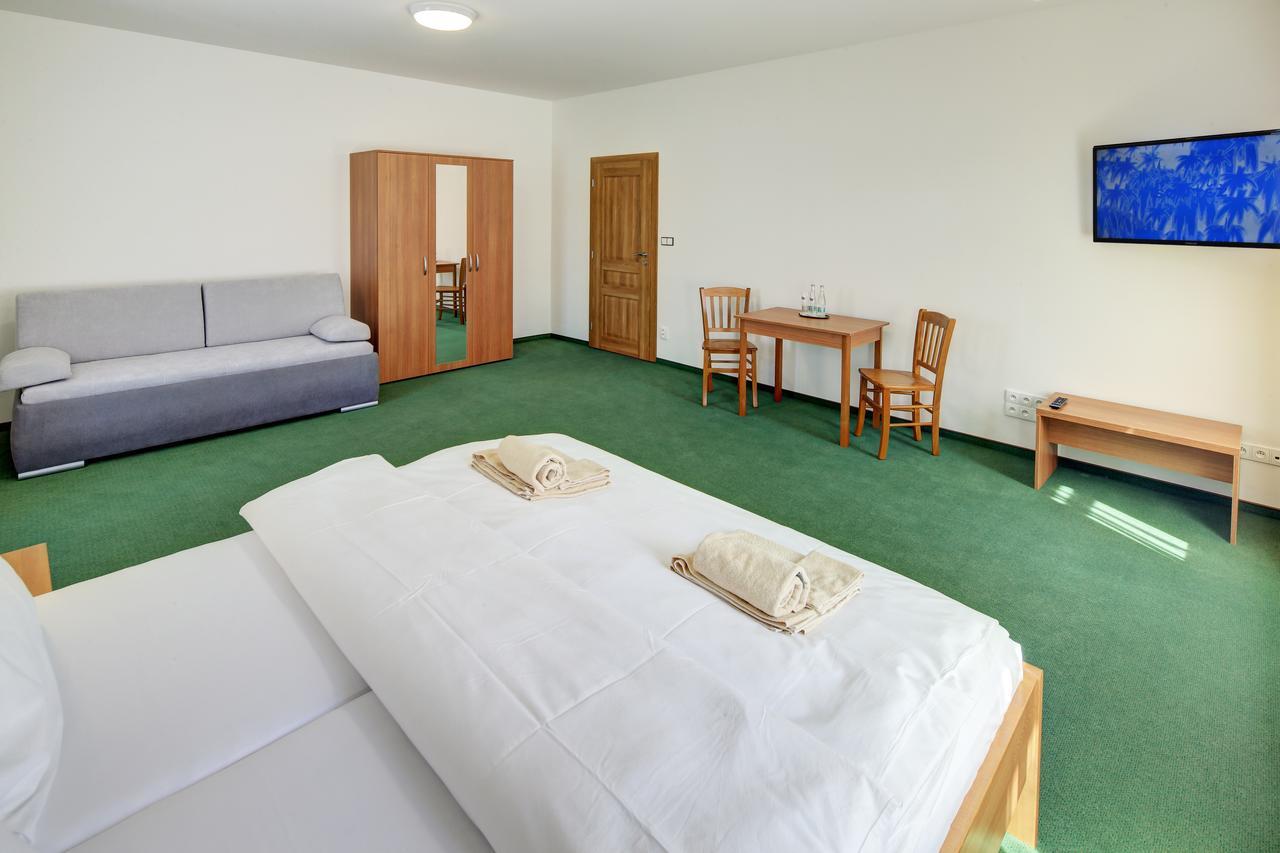 Hradni Basta Hotel Bečov nad Teplou Buitenkant foto
