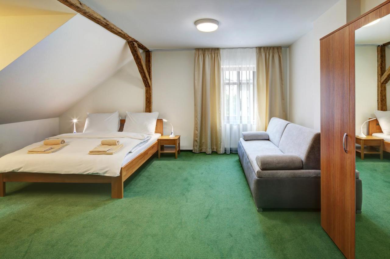 Hradni Basta Hotel Bečov nad Teplou Buitenkant foto