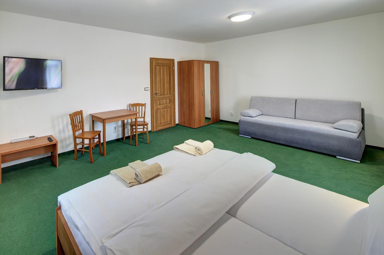 Hradni Basta Hotel Bečov nad Teplou Buitenkant foto
