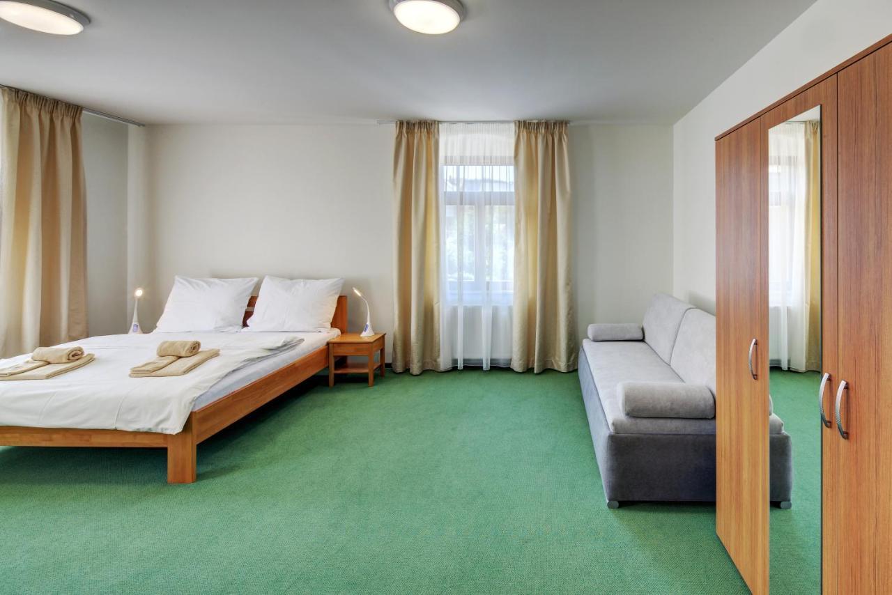 Hradni Basta Hotel Bečov nad Teplou Buitenkant foto