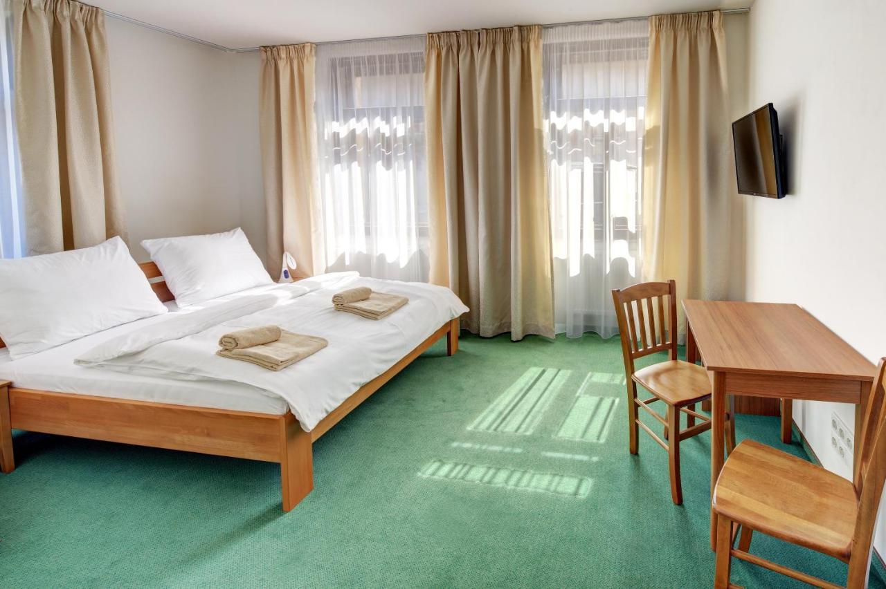 Hradni Basta Hotel Bečov nad Teplou Buitenkant foto