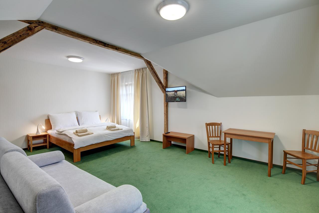 Hradni Basta Hotel Bečov nad Teplou Buitenkant foto