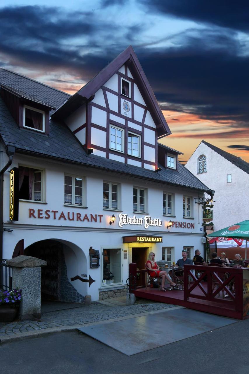 Hradni Basta Hotel Bečov nad Teplou Buitenkant foto