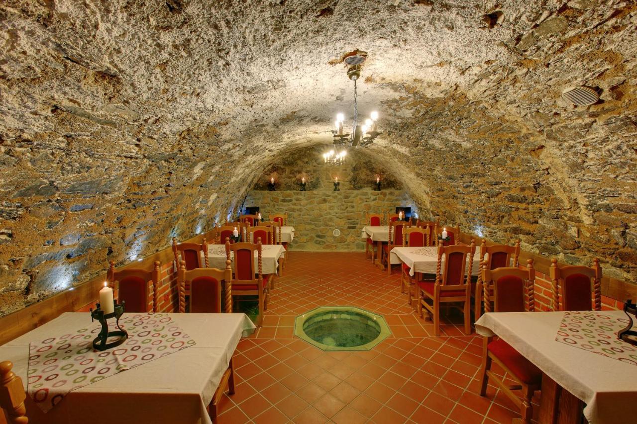 Hradni Basta Hotel Bečov nad Teplou Buitenkant foto